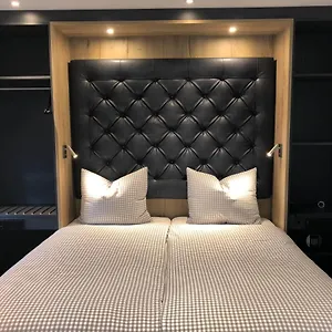Hotel Deluxe